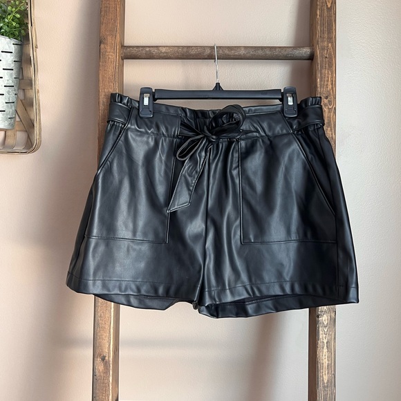 Ci Sono Pants - Black Faux Leather Going Out Shorts
